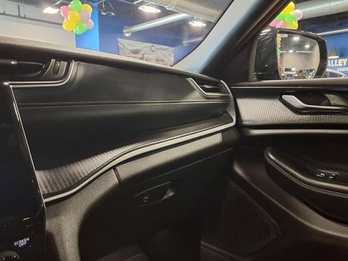 Used 2024 Jeep Grand Cherokee L Laredo AWD/4WD image 24