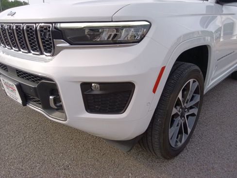 Used 2023 Jeep Grand Cherokee Overland w/ Adv Protech Group III AWD/4WD image 9