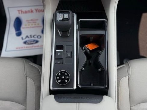 Used 2022 Nissan Pathfinder SV image 27