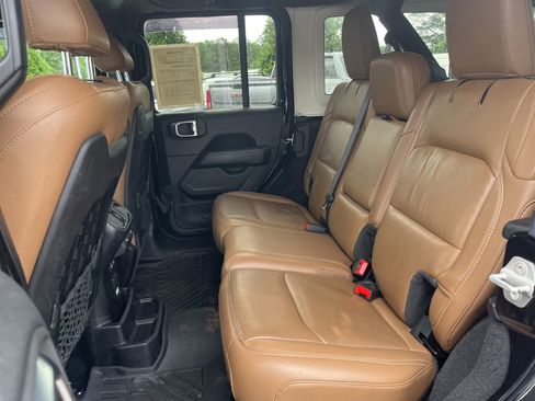 Used 2021 Jeep Wrangler Unlimited Rubicon AWD/4WD image 30