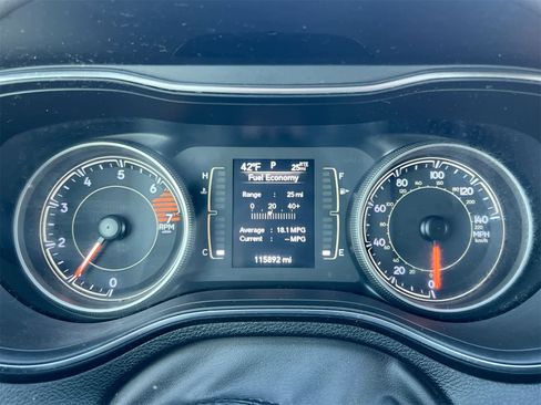 Used 2019 Jeep Cherokee Latitude w/ Popular Appearance Group image 33