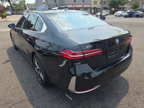 Used 2026 BMW 530i xDrive w/ Premium Package AWD/4WD image 8
