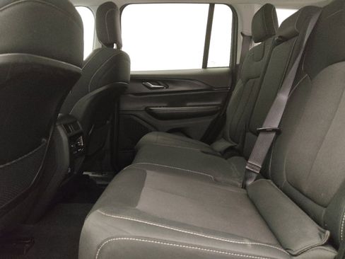 Used 2024 Jeep Grand Cherokee Laredo RWD image 18