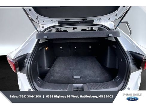 Used 2025 Chevrolet Trax LT w/ LT Convenience Package FWD image 21