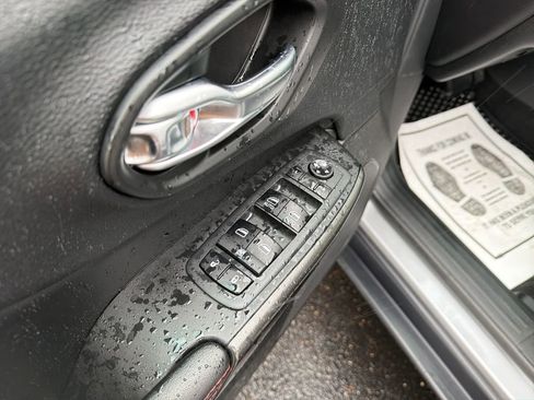 Used 2020 Jeep Cherokee Trailhawk w/ Cold Weather Group image 11