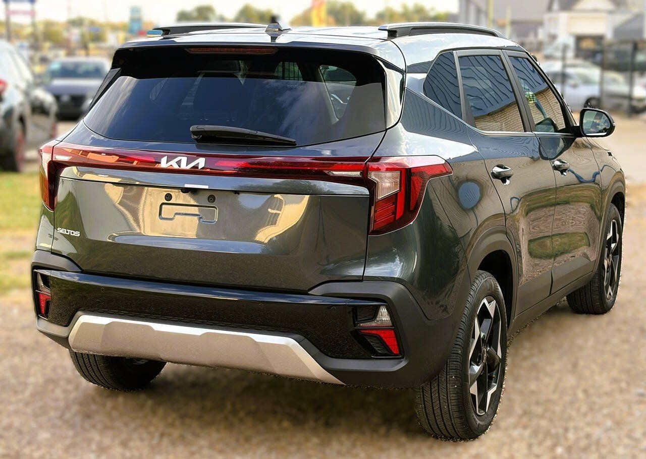 Used 2025 Kia Seltos EX FWD image 11