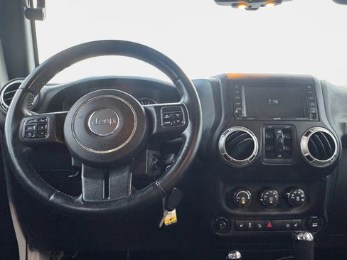 Used 2015 Jeep Wrangler Unlimited Sahara w/ Dual Top Group AWD/4WD image 12
