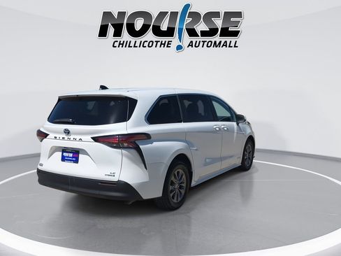 Used 2021 Toyota Sienna LE FWD image 8