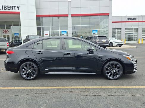 Used 2023 Toyota Corolla SE w/ SE Package image 7