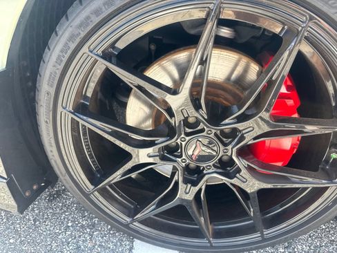 Used 2022 Chevrolet Corvette Stingray Coupe w/ Z51 Performance Package RWD image 11