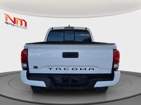 Used 2018 Toyota Tacoma SR image 4