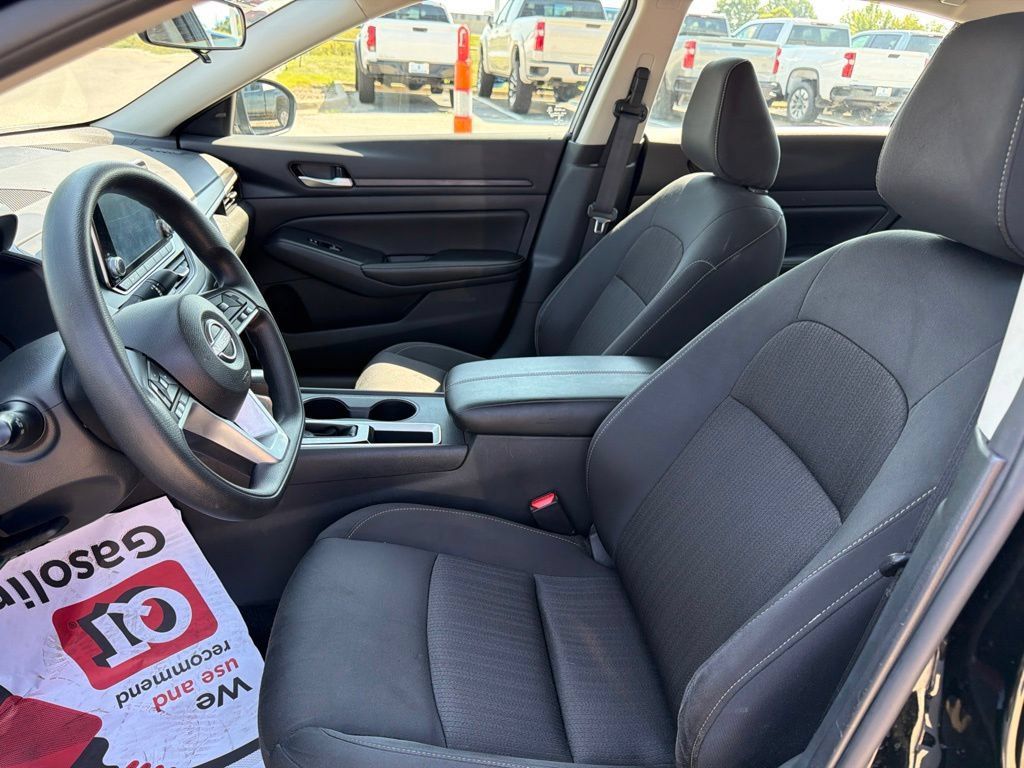 Used 2025 Nissan Altima 2.5 SV FWD image 16