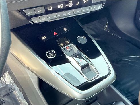 Used 2024 Audi Q4 e-tron Premium image 27