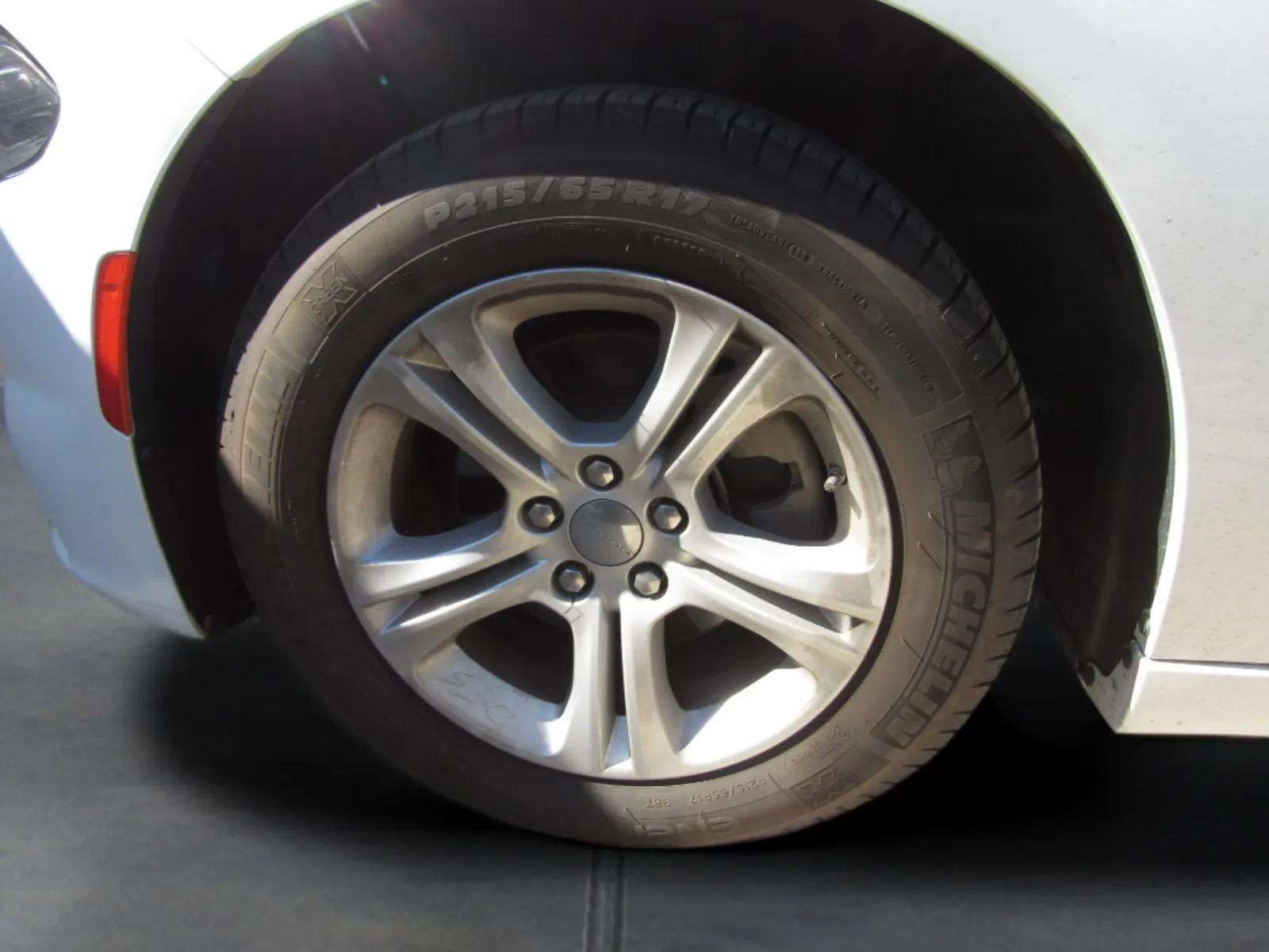 Used 2023 Dodge Charger SXT RWD image 5