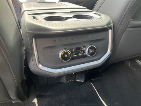 Used 2025 Ford Expedition Active AWD/4WD image 32