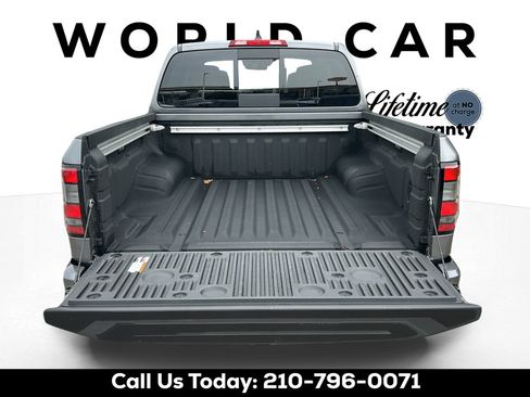 Used 2025 Nissan Frontier SV w/ SV Convenience Package RWD image 9