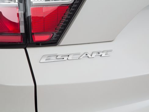 Used 2017 Ford Escape Titanium AWD/4WD image 64
