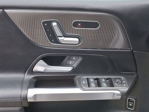 Used 2021 Mercedes-Benz GLB 250 4MATIC image 10