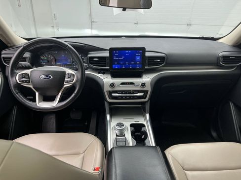 Certified 2023 Ford Explorer XLT w/ Equipment Group 202A AWD/4WD image 4