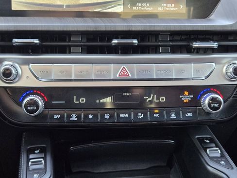 Used 2023 Kia Telluride EX image 16