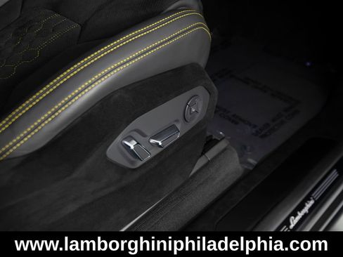 Used 2024 Lamborghini Urus Performante AWD/4WD image 34
