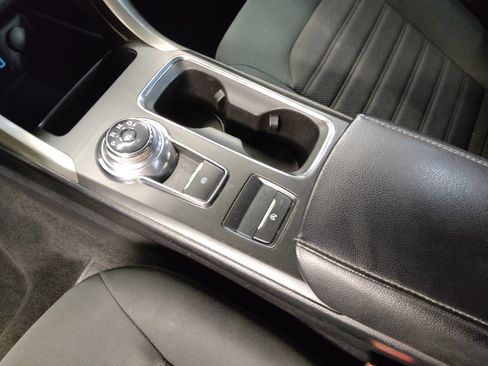 Used 2019 Ford Fusion SE FWD image 26