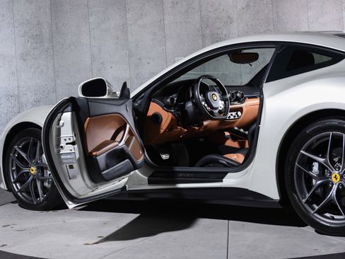 Used 2014 Ferrari F12 Berlinetta RWD image 16