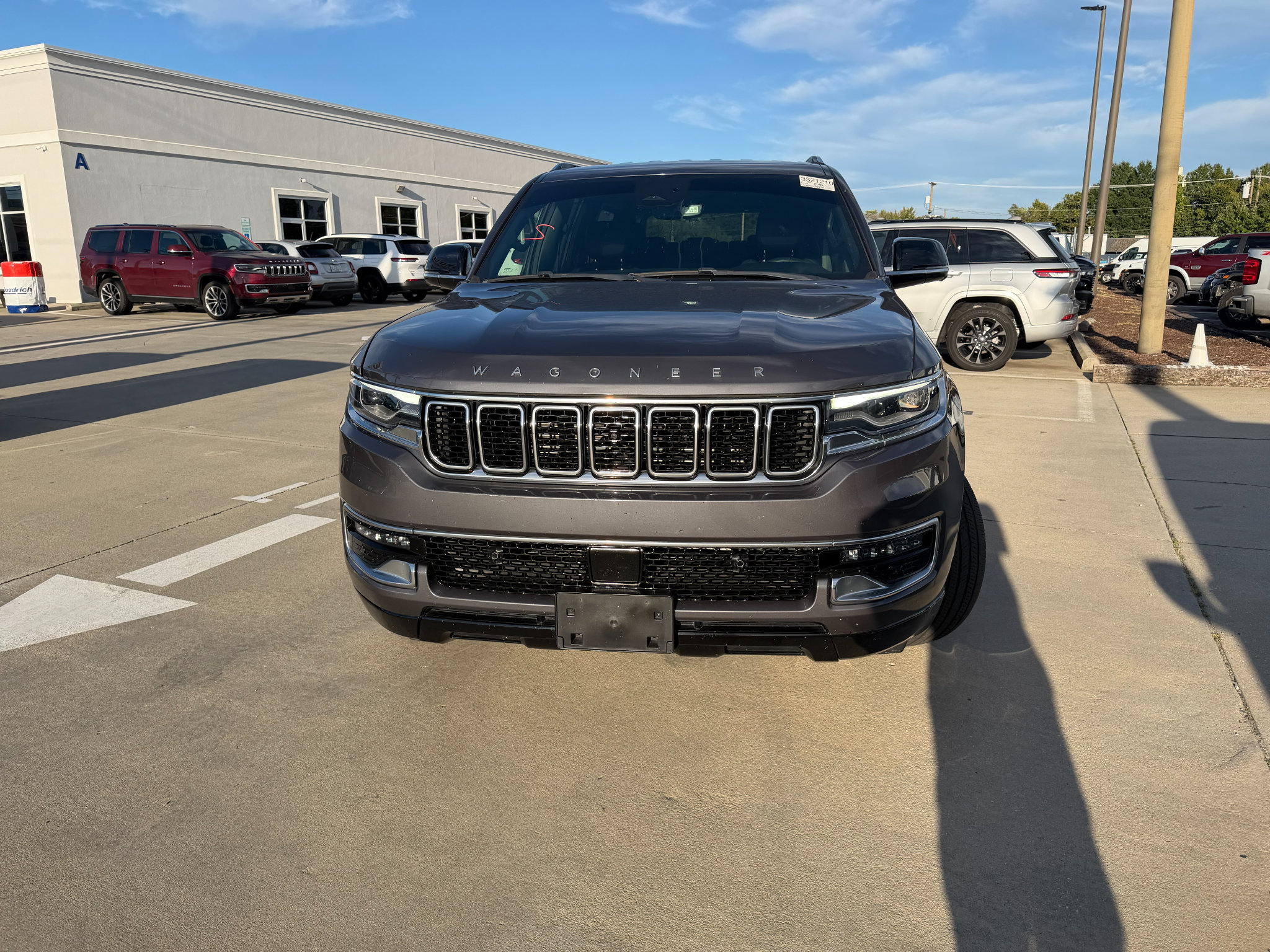 Certified 2023 Jeep Wagoneer 4WD w/ Convenience Group I image 9