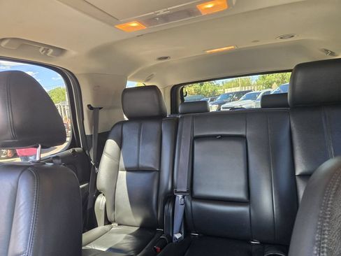 Used 2011 GMC Yukon SLT w/ SLT-2 Equipment Package AWD/4WD image 18