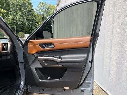 Used 2022 Nissan Pathfinder Platinum w/ Cargo Package FWD image 19