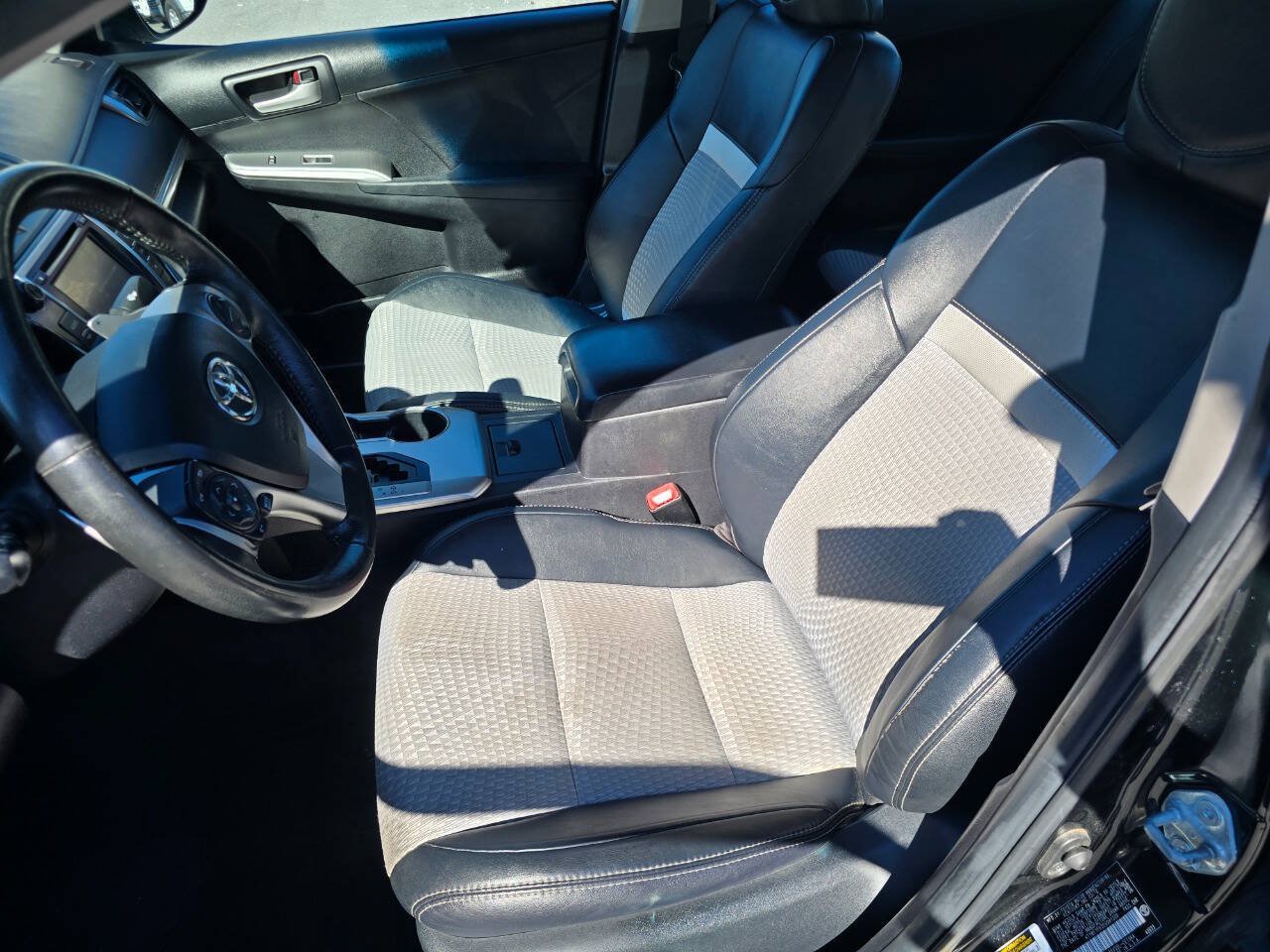 Used 2012 Toyota Camry SE FWD image 12