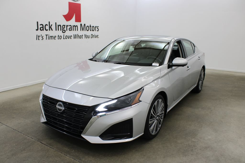 Used 2023 Nissan Altima 2.5 SL FWD 360° Tour
