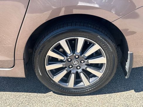 Used 2020 Toyota Sienna XLE w/ XLE Navigation Package AWD/4WD image 45