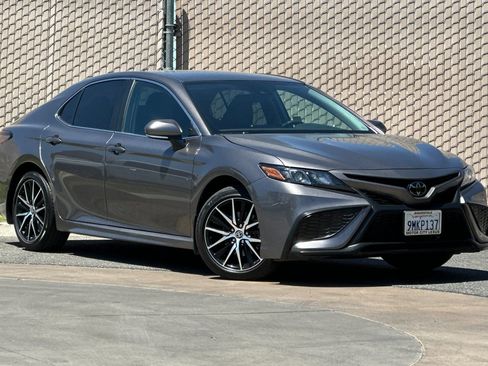 Used 2024 Toyota Camry SE FWD image 2