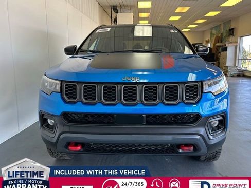 Used 2025 Jeep Compass Trailhawk image 11