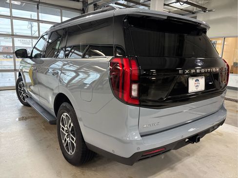 Used 2025 Ford Expedition Active RWD image 7