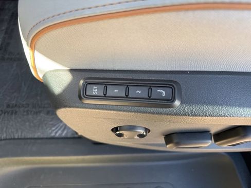 New 2025 Volkswagen ID. Buzz 1st Edition image 16