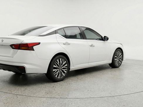 Used 2025 Nissan Altima 2.5 SV image 9