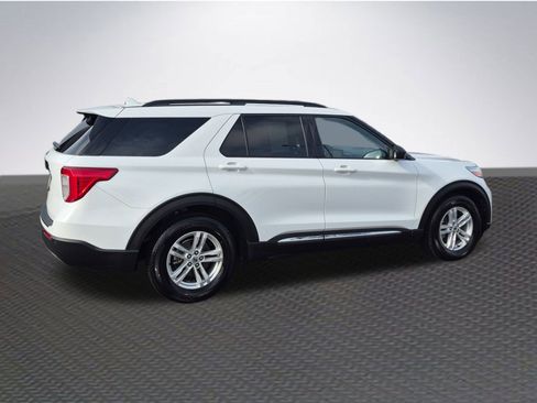 Used 2020 Ford Explorer XLT w/ Equipment Group 202A image 4