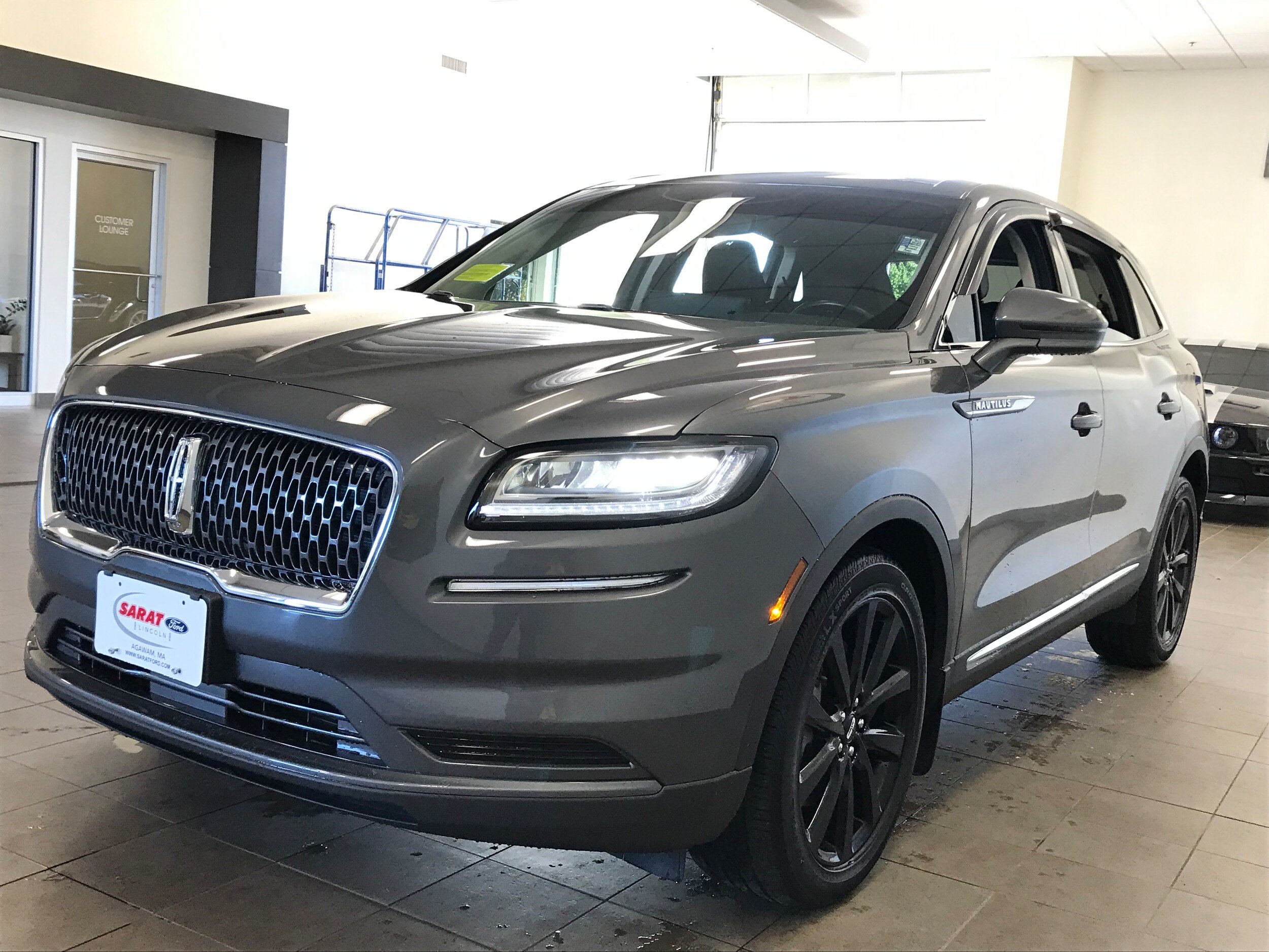 Used 2023 Lincoln Nautilus Reserve w/ Monochromatic Package AWD/4WD image 4