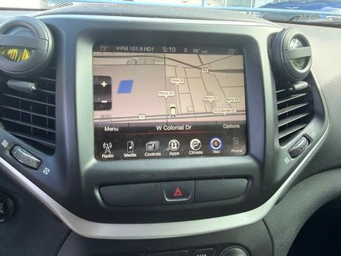 Used 2016 Jeep Cherokee Limited w/ Luxury Group FWD image 8