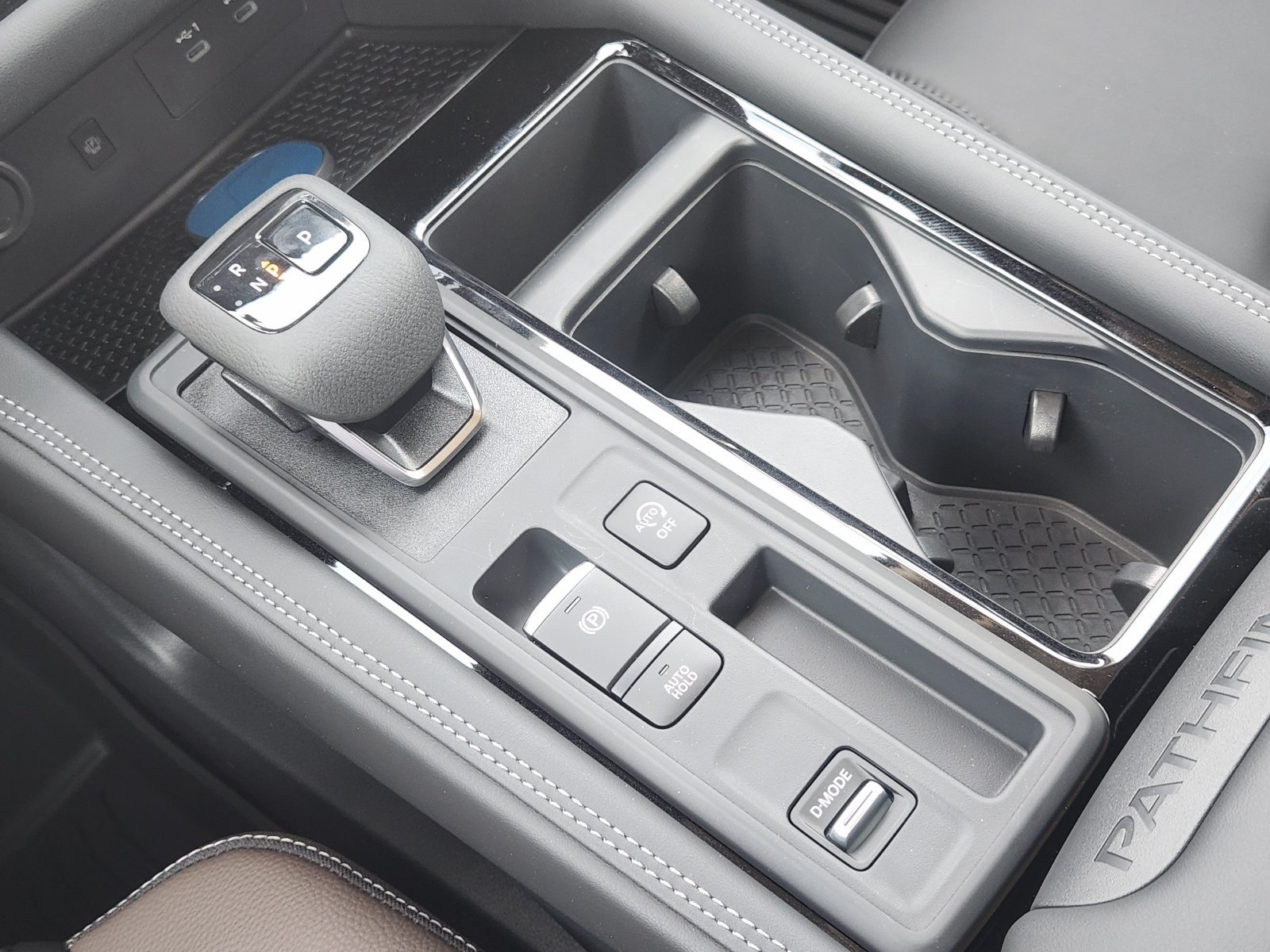New 2026 Nissan Pathfinder Platinum FWD image 19