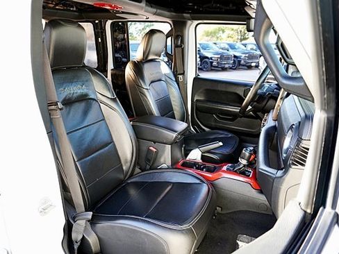 Used 2018 Jeep Wrangler Unlimited Sahara image 16