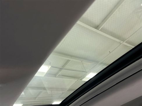 Used 2015 Toyota Highlander Limited image 18