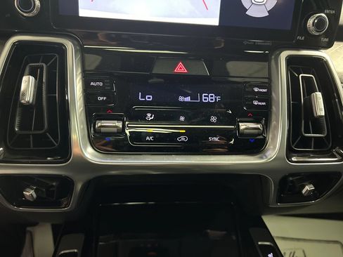 Used 2023 Kia Sorento SX FWD image 17