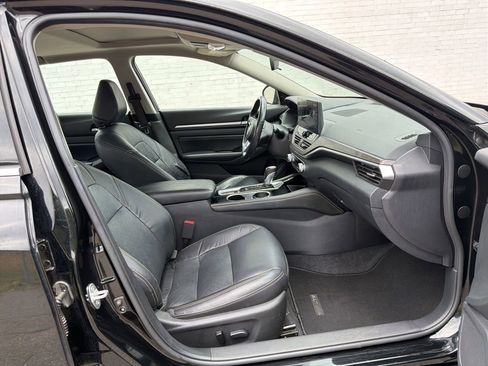 Used 2023 Nissan Altima 2.5 SL FWD image 11