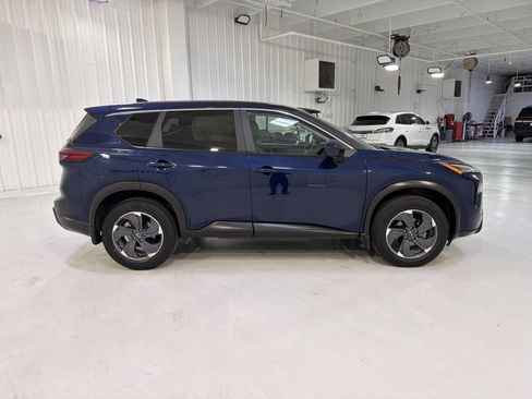 Used 2024 Nissan Rogue SV FWD image 6