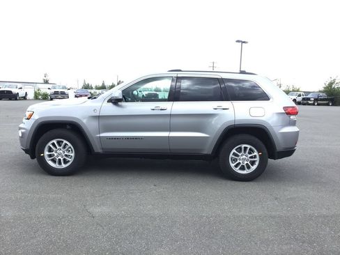 Used 2020 Jeep Grand Cherokee Laredo AWD/4WD image 1