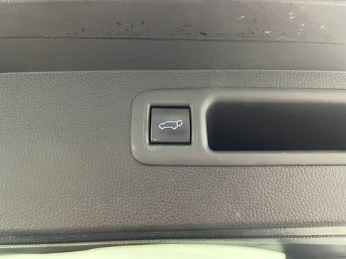 Used 2022 Toyota Highlander XLE AWD/4WD image 40