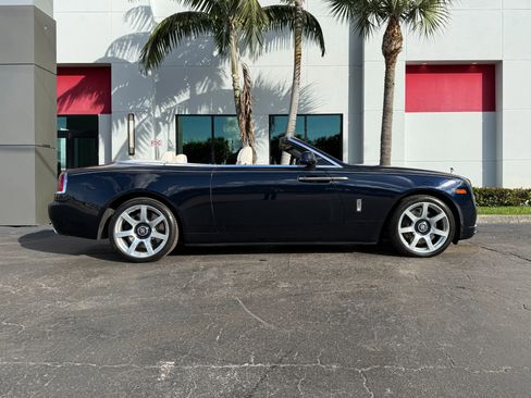 Used 2016 Rolls-Royce Dawn image 3